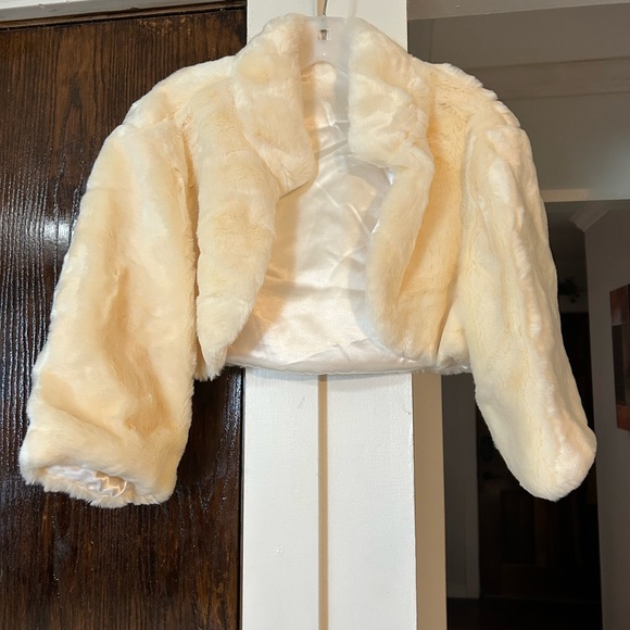 Beautiful ivory David's Bridal wedding dress size 16w/belt & wrap Style- 9V3540 - Picture 8 of 13